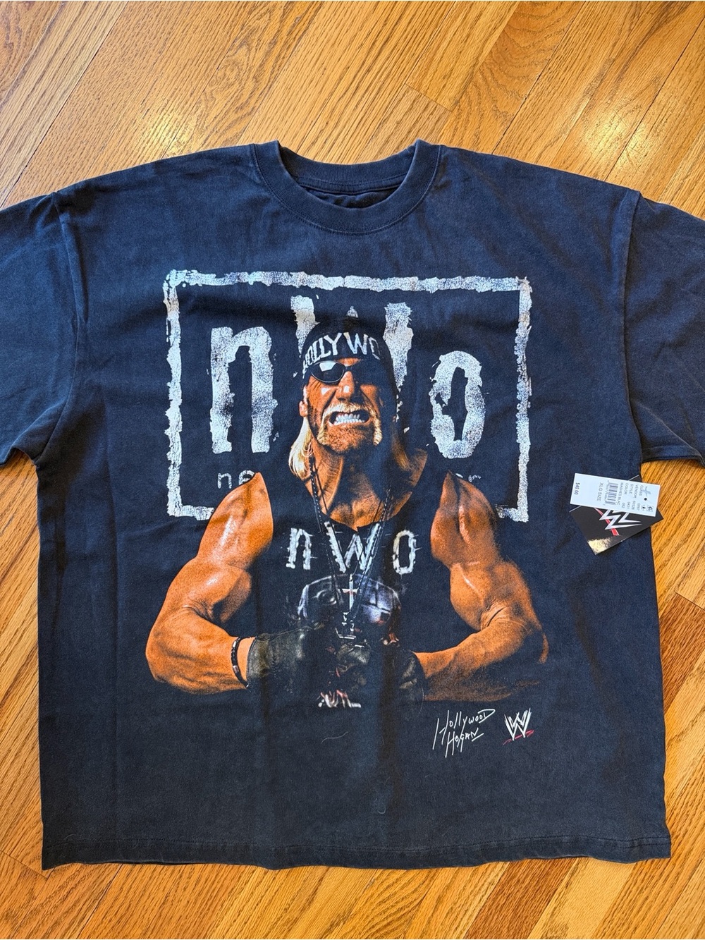 WWE nWo Hulk Hogan Graphic Tee - Black & White